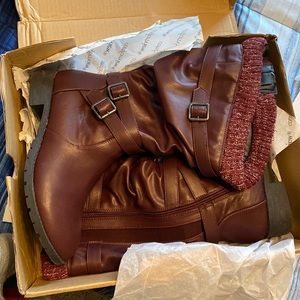 ***DONATED***Beautiful Maroon boots